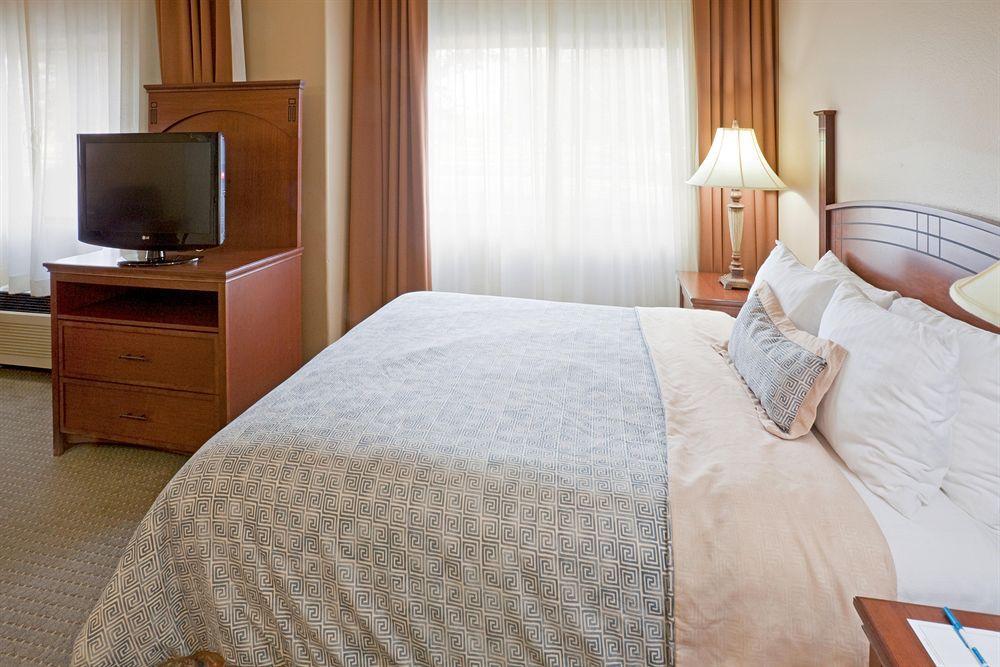 Staybridge Suites Lubbock-University Area By Ihg Habitación foto